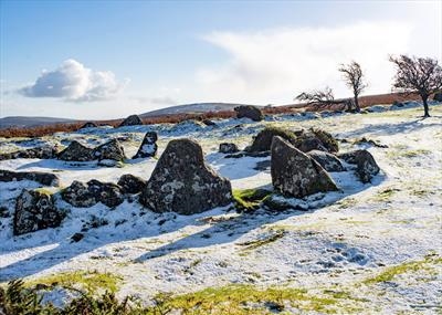 gc131 Dartmoor Shapley Common hut circle under snow